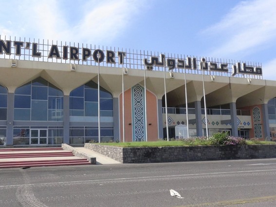 إغلاق مطار عدن الدولي باليمن عقب هجمات انتحارية في محيطه