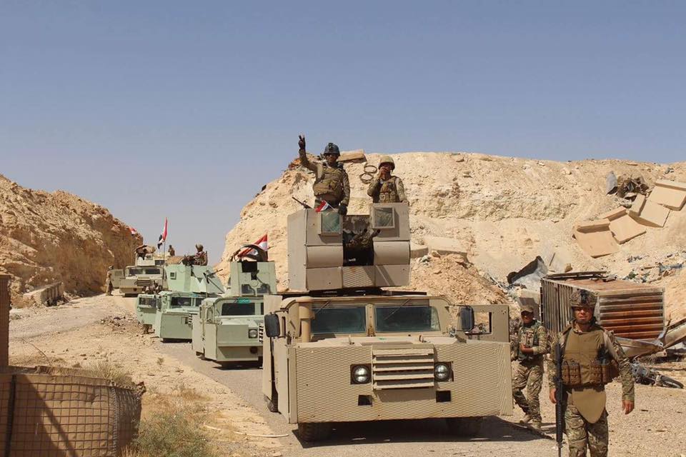 الفرقة السابعة تنقذ 17 عائلة حاصرها “داعش” غرب الرمادي