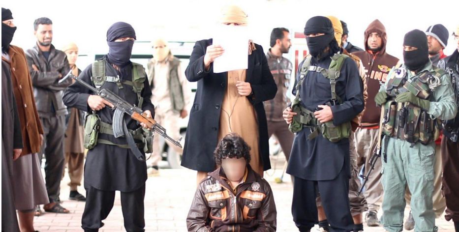 “داعش” يعدم اثنين من افراد الشرطة خطفهما قبل يومين في الأنبار