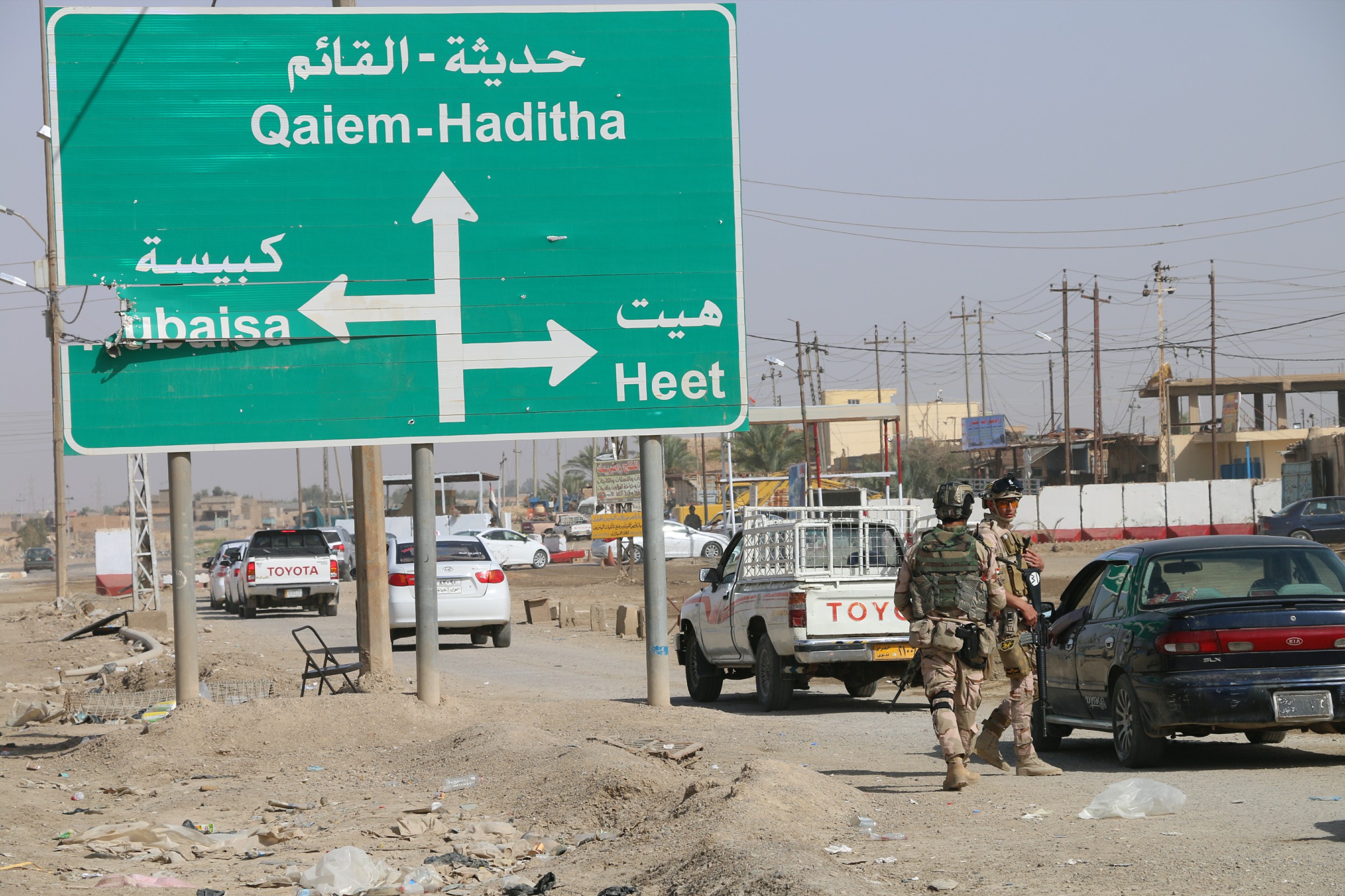 بالصورة .. قصاصات تهدد عوائل “داعش” وتطردها من هيت