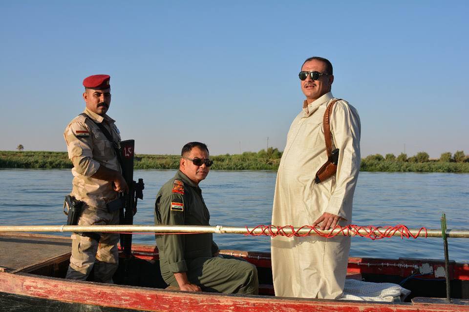 جولة تفقدية للقوات الأمنية ورئيس مجلس هيت في نهر الفرات