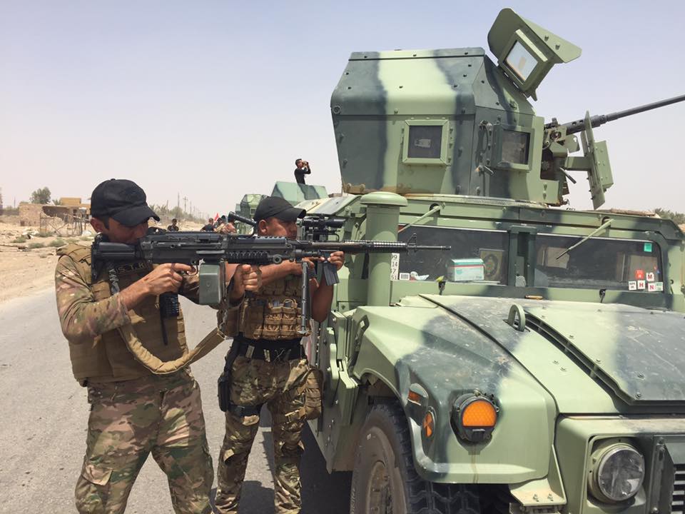 القوات الأمنية تحاصر إرهابيين بمنطقتين بالرمادي
