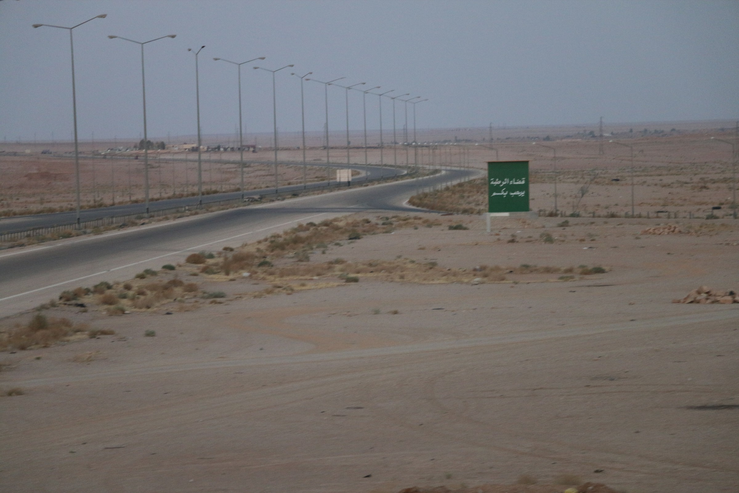 رفع انقاض آخر جسر دمره “داعش” على الخط الدولي غربي الانبار