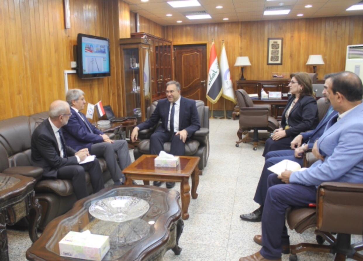 وزير الكهرباء يبحث مع السفير الفرنسي في بغداد سبل التعاون المشترك بين البلدين في مجال الطاقة