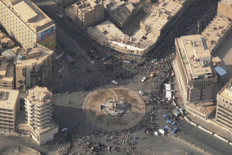 بالصور.. رفع الكتل الكونكريتية من ساحة الخلاني وسط بغداد