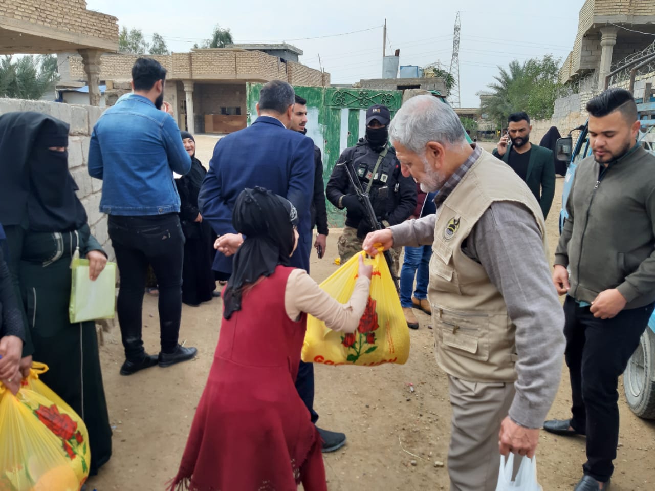 الانبار… توزيع مساعدات على عوائل المفقودين بالصقلاوية