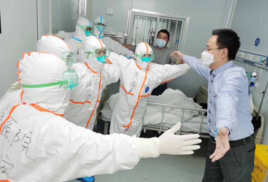 “بالصورة” خروج 14376 متعافيا من عدوى فيروس كورونا الجديد من المستشفيات الصينية